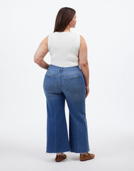 Plus Flared Wide-Leg Crop Jeans in Oneida Wash
