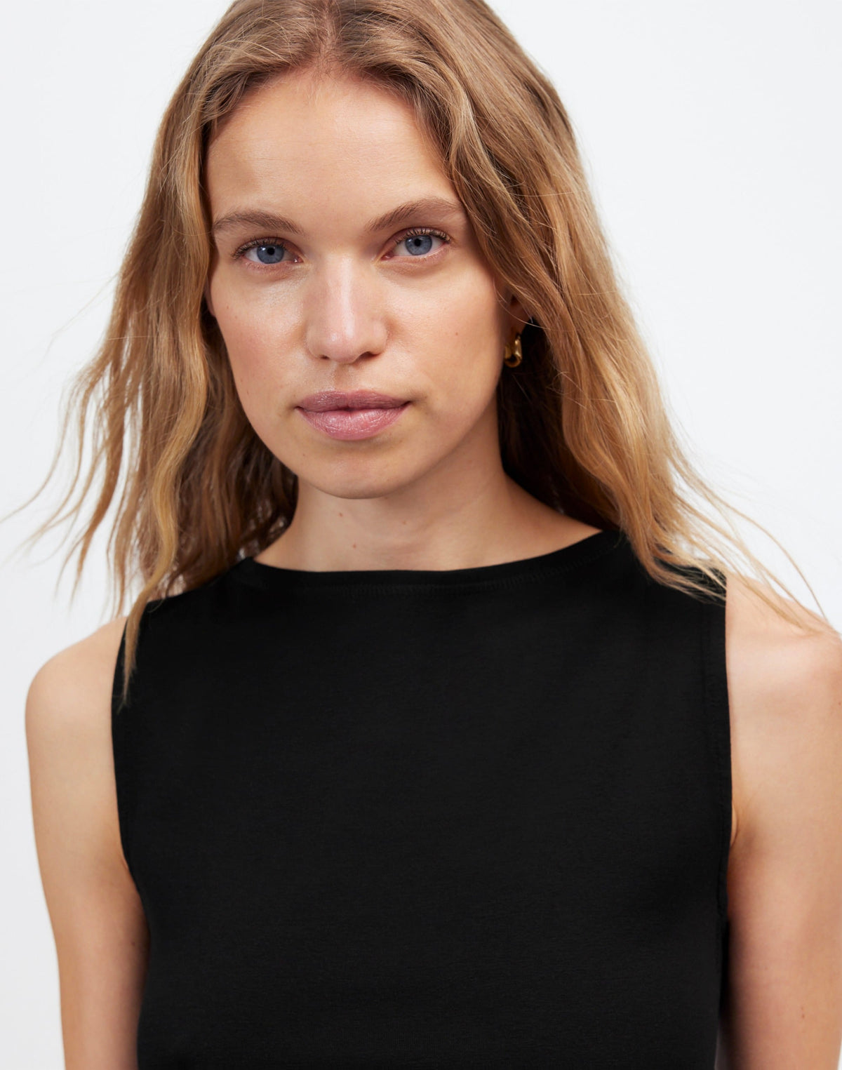 Sleeveless Boatneck Side Slit Tee