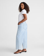 Short Curvy Low-Slung Baggy Crop Jeans in Foster Wash