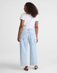Short Curvy Low-Slung Baggy Crop Jeans in Foster Wash