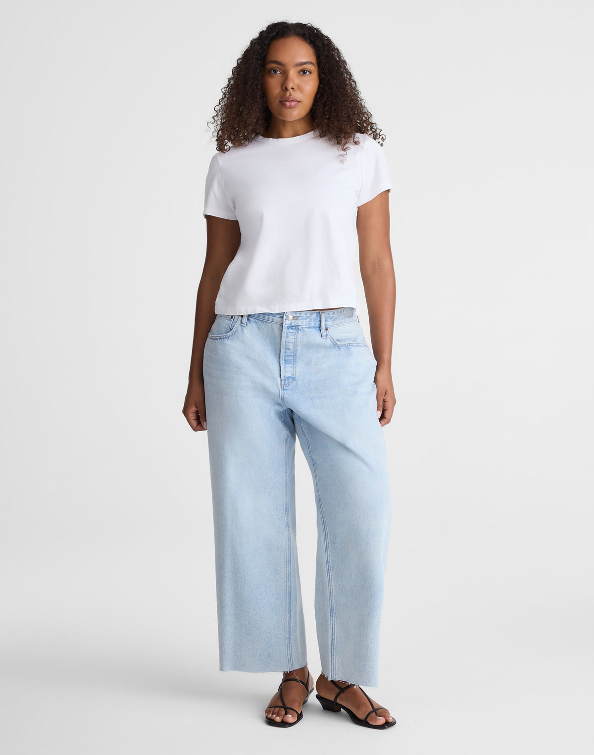 Short Curvy Low-Slung Baggy Crop Jeans in Foster Wash